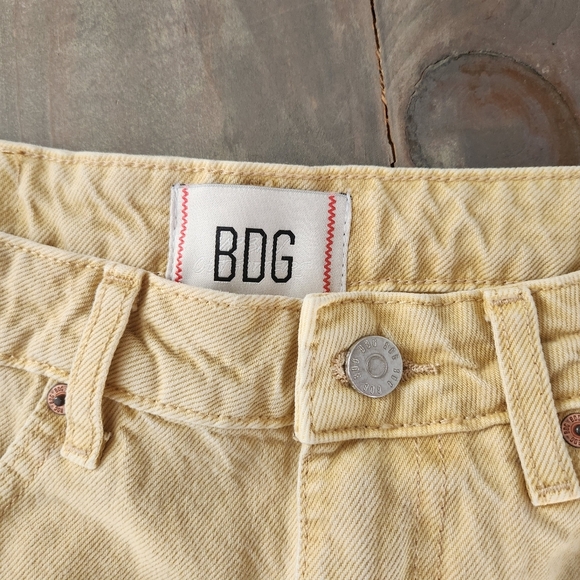 NWT Urban Outfitters BDG Indie Mid Rise Denim Shorts - Size 27 - Picture 4 of 5